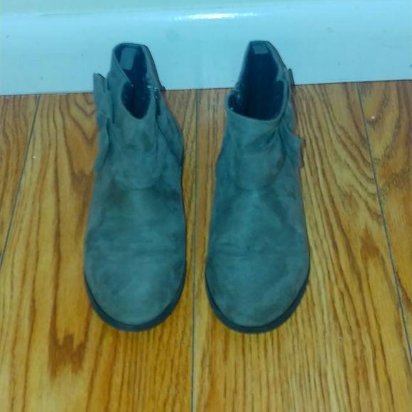 Crazy 8 Other - Girl ankle boot size 1